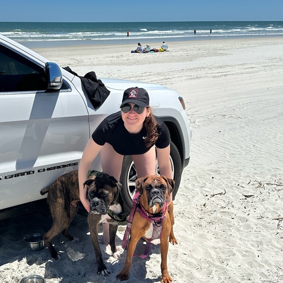 HELLO 👋 And Welcome to My Closet! ✨ - Picture 4 of 4